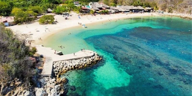 Volaris Airlines Huatulco Office in Mexico